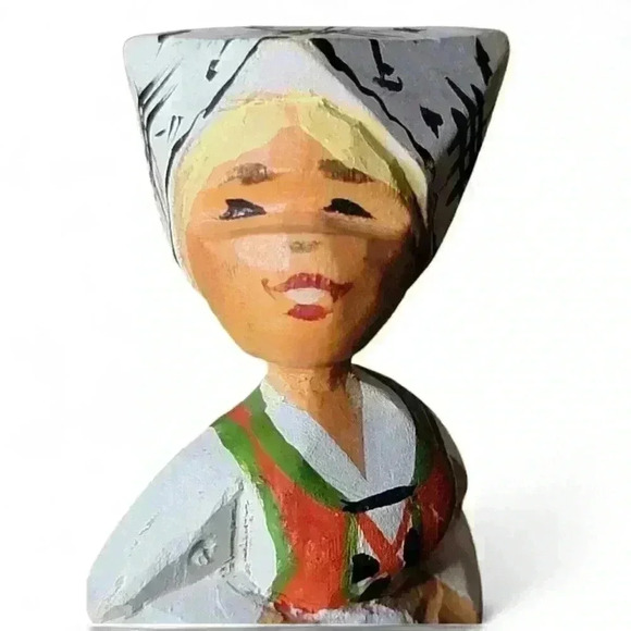 Romanian Woman Figurine In Traditional Folk Costume Wood Hand Carved Vintage - Picture 2 of 10